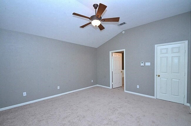 Building Photo - 4611 Silverlake Dr