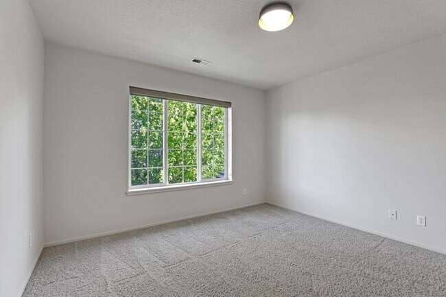 Building Photo - 13790 NW Payne Dr