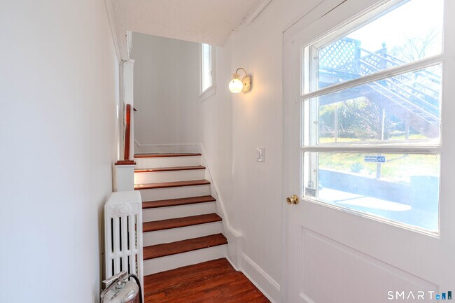 Building Photo - 2 Maplewood Terrace