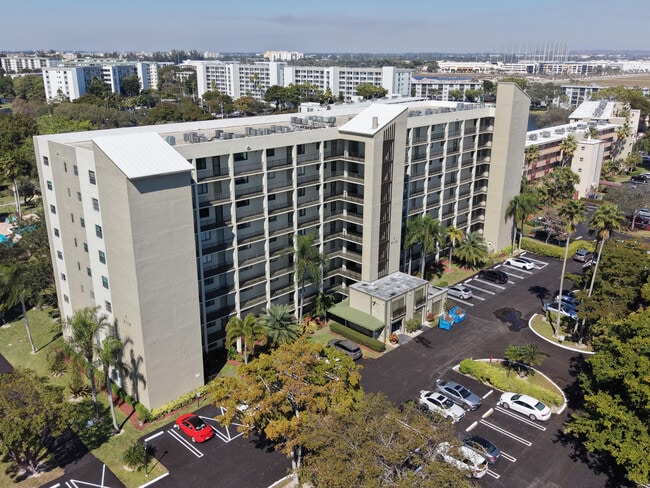 Building Photo - 2112 S Cypress Bend Dr