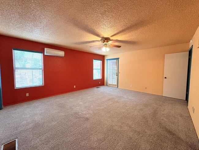 Building Photo - HOUSE - VILLAGE OF OAK CREEK