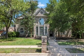 Building Photo - 10116 Pinehurst Dr