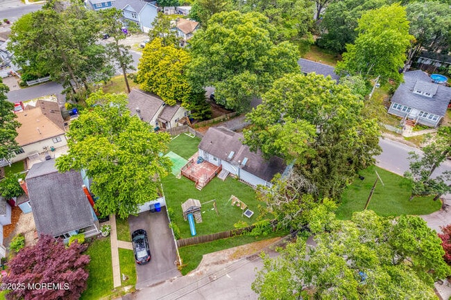 Primary Photo - Short distance to beaches, shopping and pa...