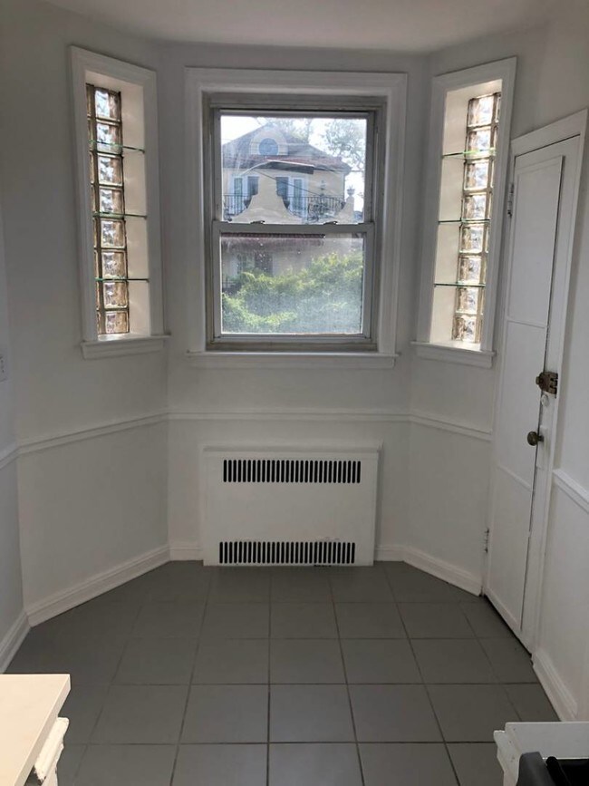 Building Photo - 166 Langham St