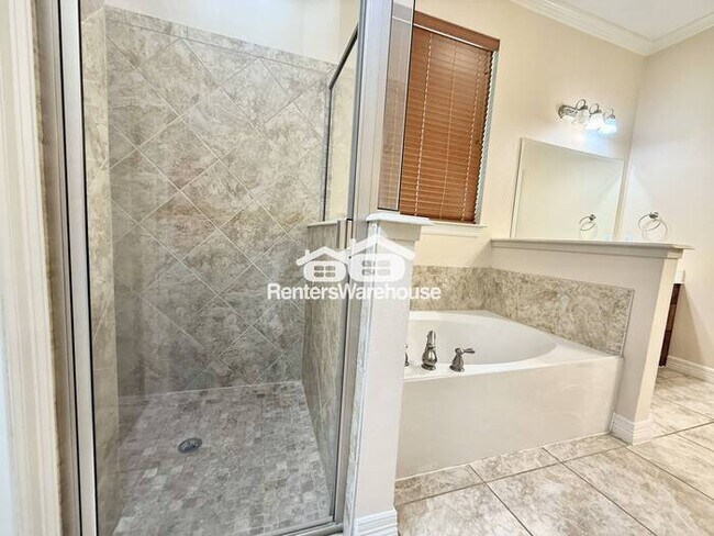 Building Photo - Beautiful 4 Bedroom Home just South of TCU!!!
