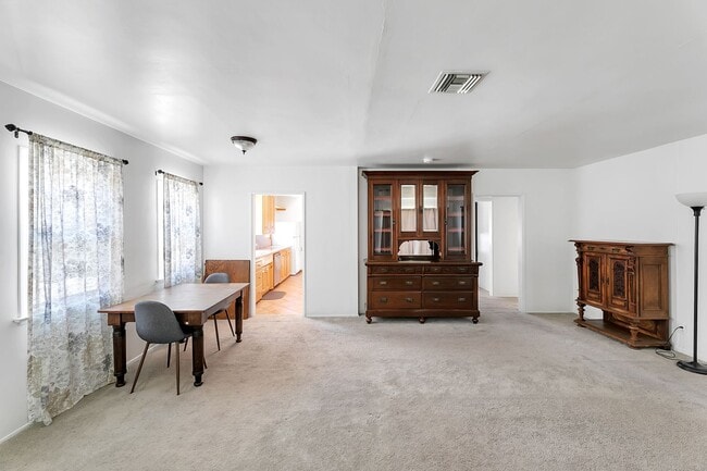 Building Photo - Great 3 Bedroom Home with Large Lot and NO...