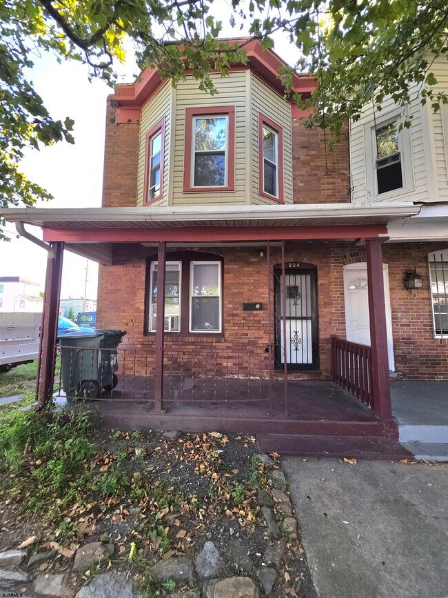 Primary Photo - 604 N Indiana Ave