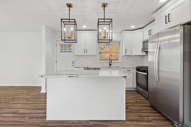 Building Photo - 4647 Johnson Ave