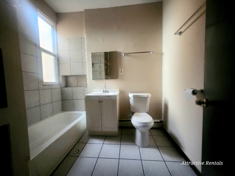 Building Photo - 6648 S Bishop St