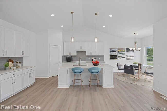 Building Photo - 7453 Village Ct