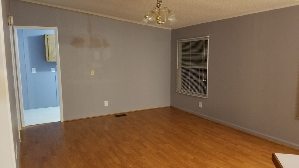 Building Photo - 3150 Greenwood Dr