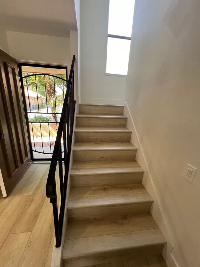 Building Photo - Charming upgraded home!