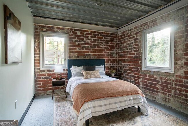 Building Photo - 15 Burbank Dr NW