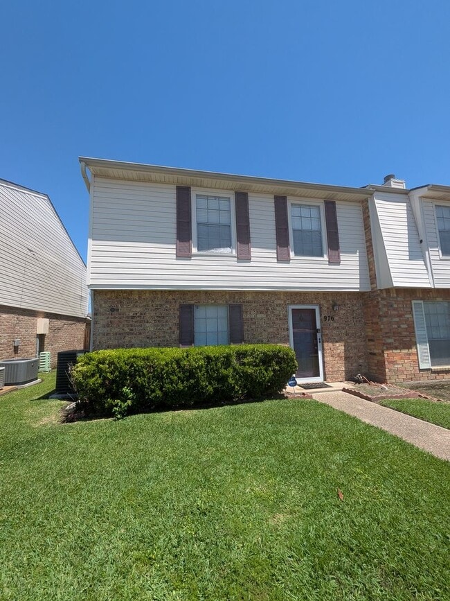 Building Photo - 976 Sunmeadow Dr