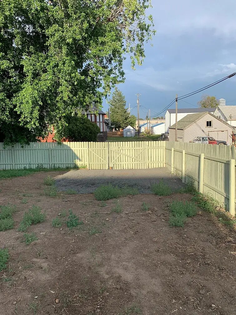 Building Photo - 601 W California St