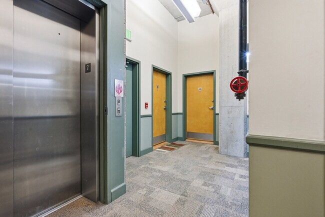 Building Photo - $3,044.95, 2 Beds - 1 Bath, Condo in Denver with Washer and Dryer!