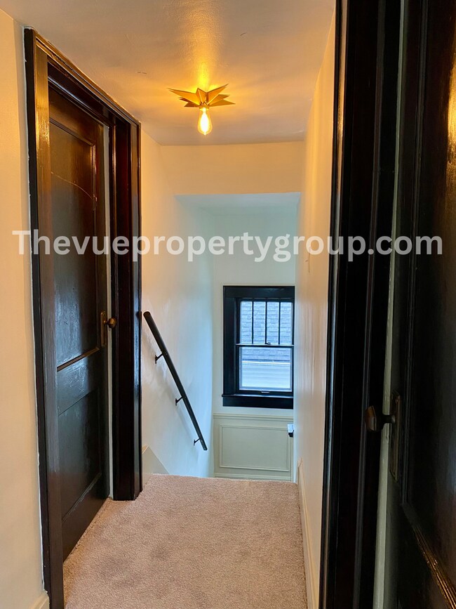 Building Photo - Completely remodeled 3 bedroom, brimming with charm & modern updates!