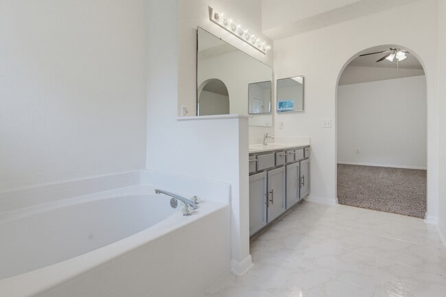 Building Photo - 3015 Elbib Dr