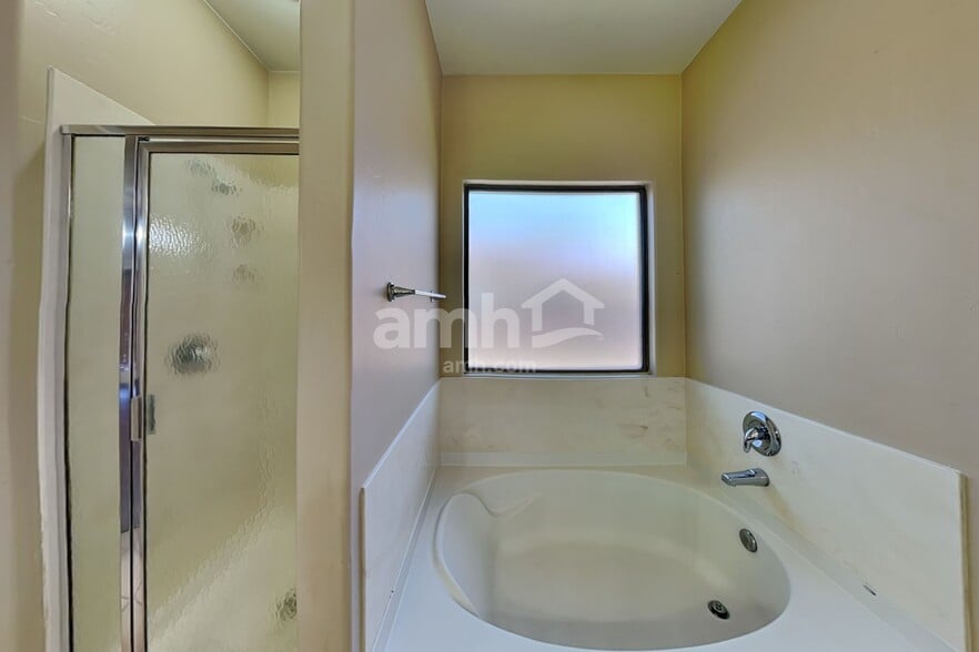 Building Photo - 5561 S Lemon Tree Dr