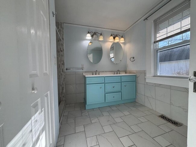 Building Photo - 17 Killian Rd