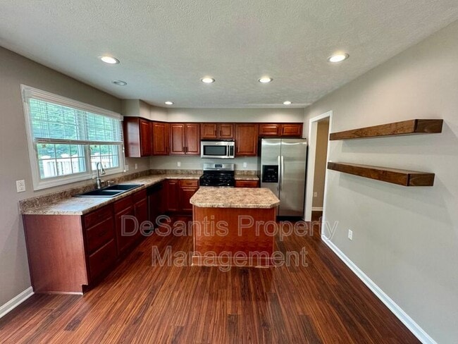 Building Photo - 307 Marshall Heights Dr