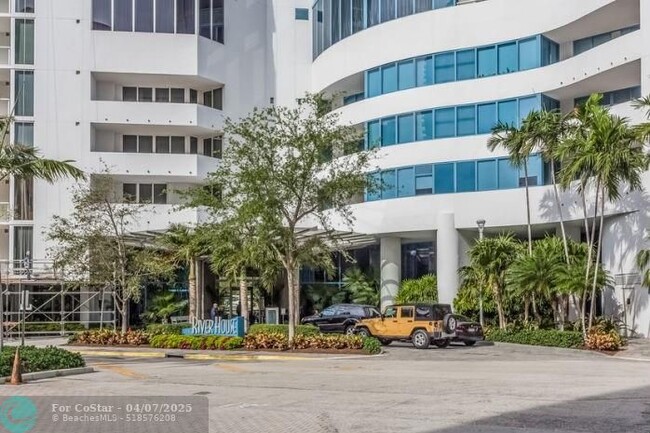Building Photo - 333 Las Olas Way