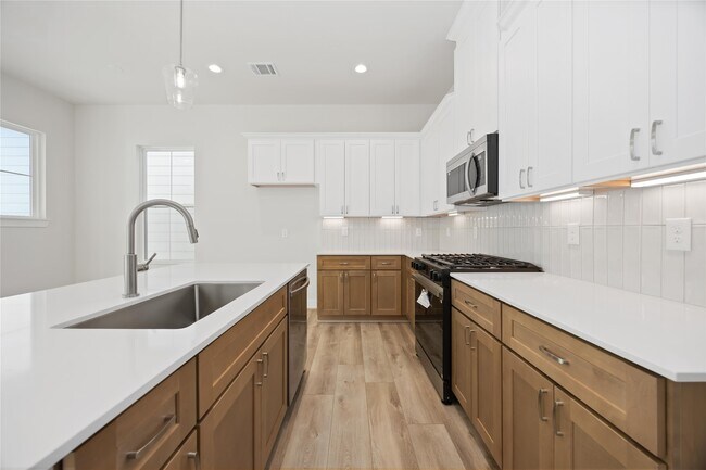 Building Photo - 6117 Campos Dr