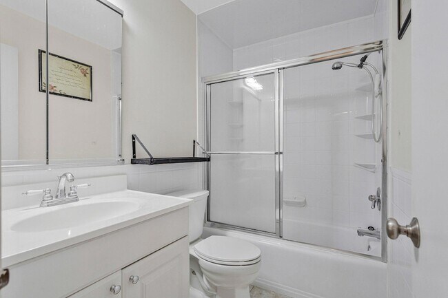 Building Photo - 1675 Ridgely Ct
