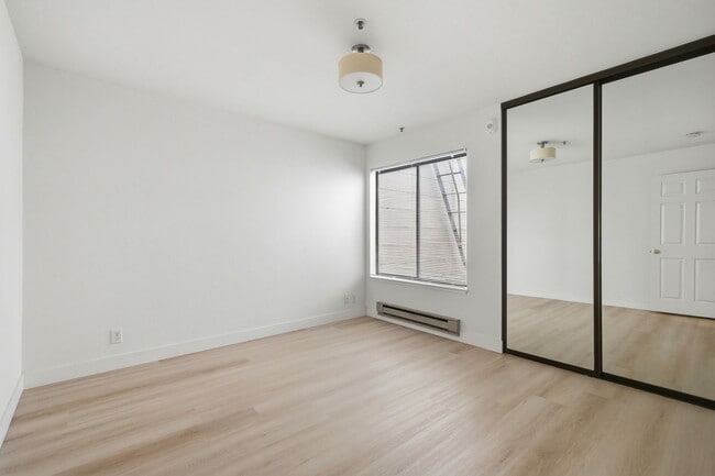 Building Photo - Hip Condo Apt. in the Mission+ Great Walkability+ Laundry in the building!