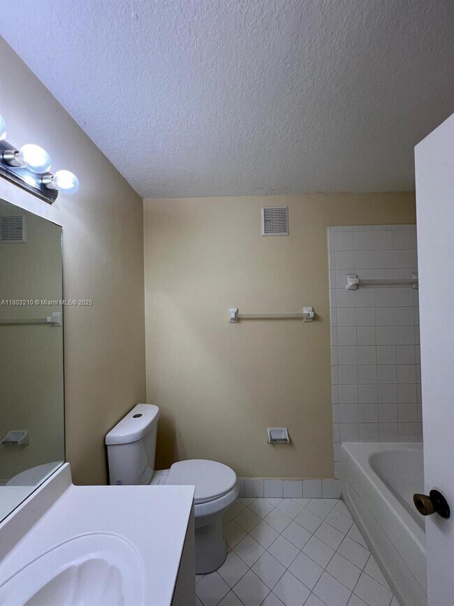 Building Photo - 1260 SE 31st Ct