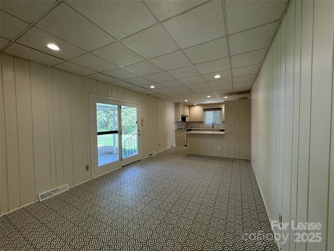 Building Photo - 201 Livingston Dr
