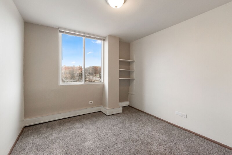 Primary Photo - 3575 N Oakland Ave