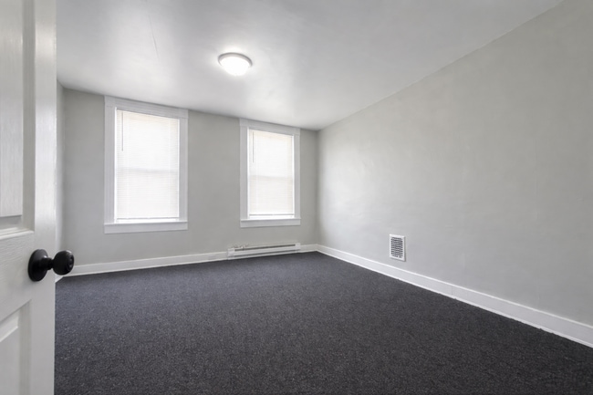 Building Photo - 514 N Curley St