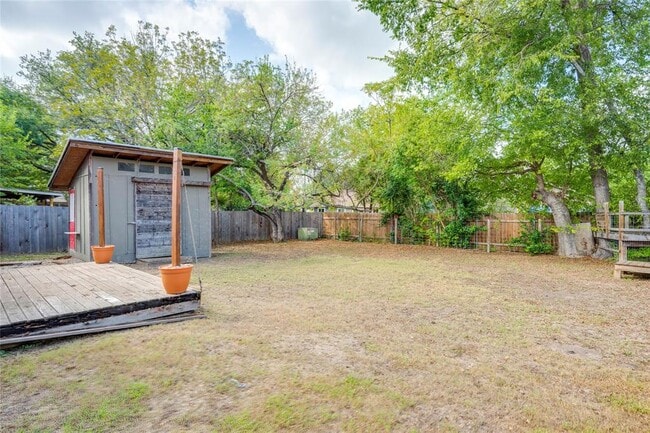 Building Photo - 8700 Soho Dr