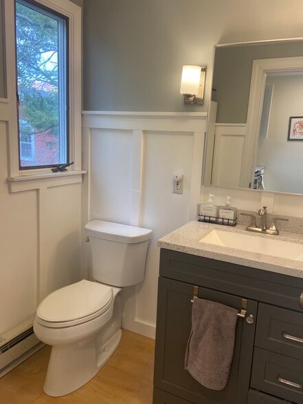 Bathroom - 52 Front St