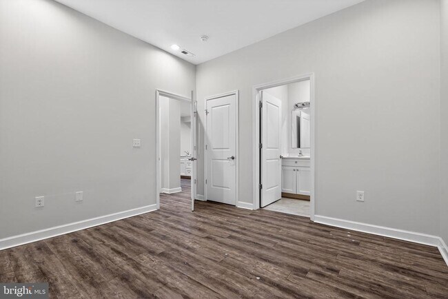 Building Photo - 980 N Marshall St