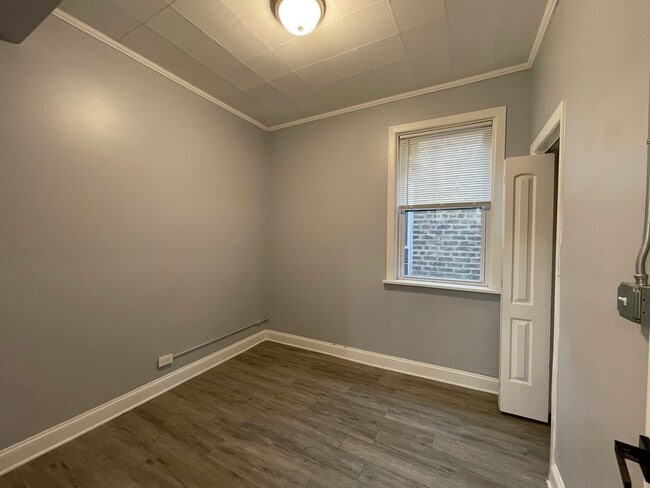 Building Photo - 2333 W Ohio St