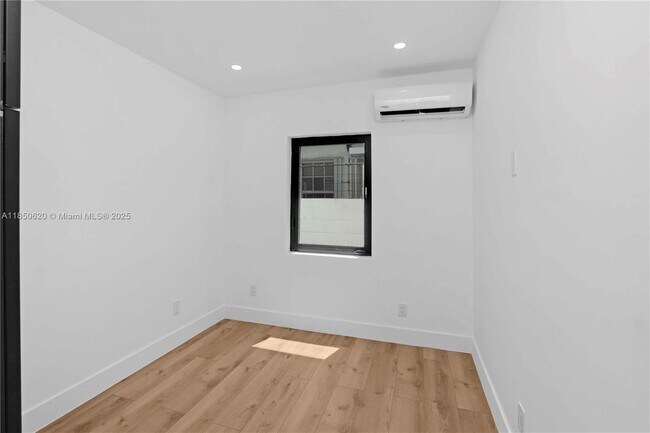 Building Photo - 419 78th St
