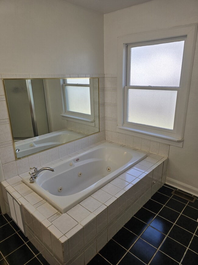 Building Photo - 3508 Forest Ter