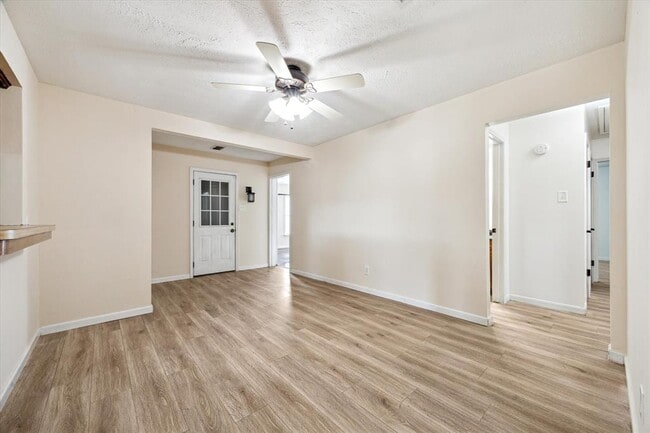 Building Photo - 4225 Fairwood St