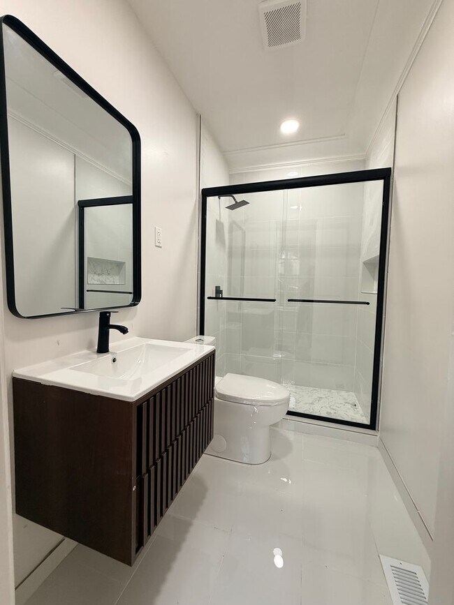 Building Photo - Completely renovated 5-bedroom, 3-bathroom home in the highly desirable Dalraida