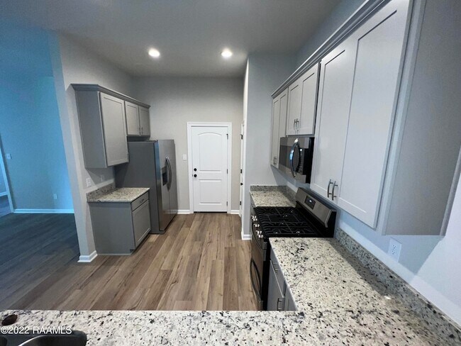 Building Photo - 307 Grassy Meadows Ln