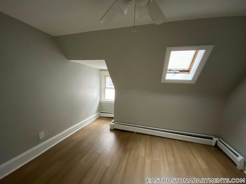 Building Photo - 31 Falcon St