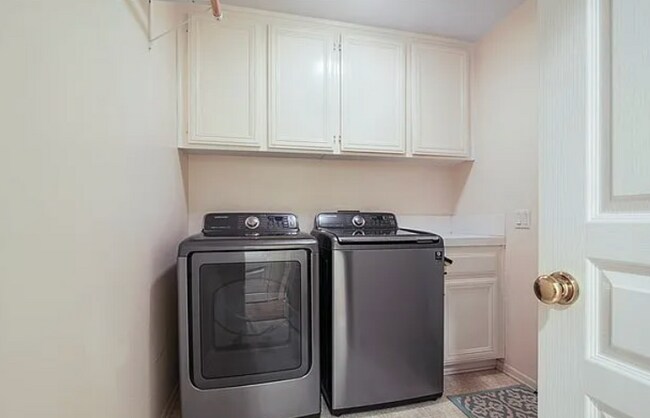 Building Photo - 43 Chapital