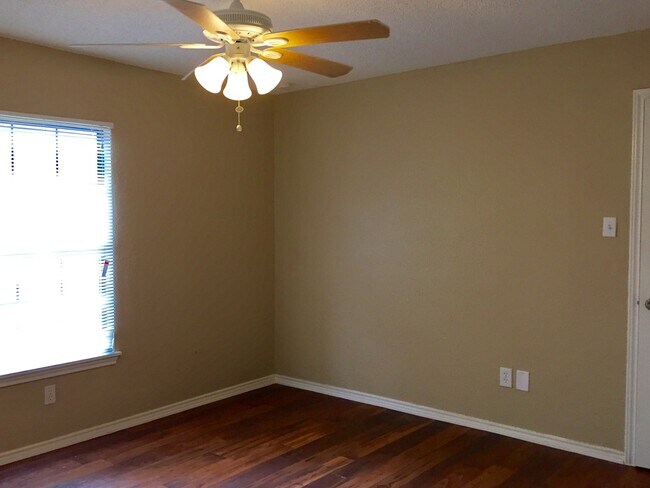 Building Photo - 7717 Corina Dr