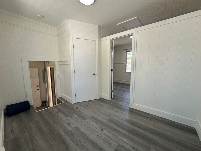 Building Photo - 1717 Kewalo St