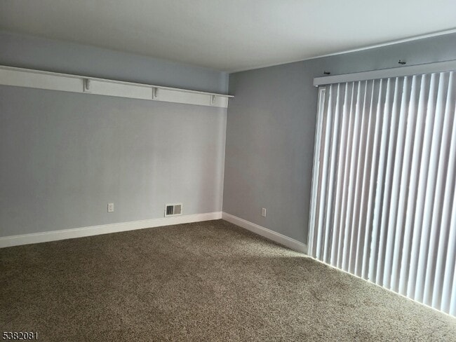 Building Photo - 1211 Spruce Hills Dr