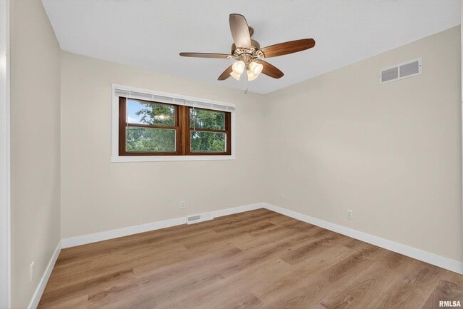 Building Photo - 3106 Maplecrest Rd