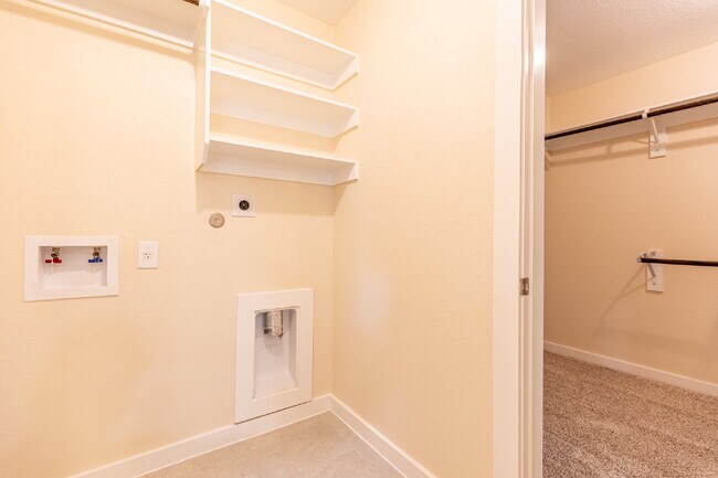 Building Photo - 142 Destiny Dr