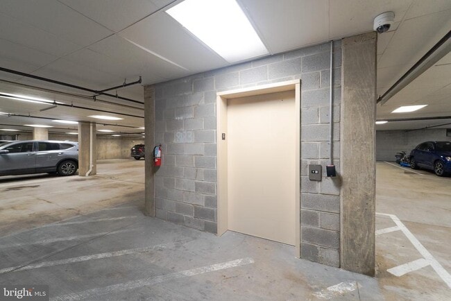 Building Photo - 8183 Carnegie Hall Ct